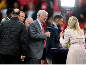סר אלכס צפה מקרוב (Gareth Copley/Getty Images)