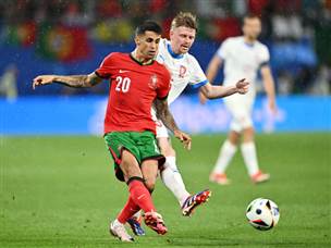 הצפיפות הצ`כית הקשתה על הפורטוגלים (Dan Mullan/Getty Images)