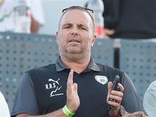 רן בן שמעון ביציע (אלן שיבר)