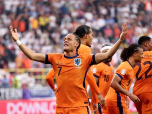 וצ`אבי סימונס כבש שער מרהיב כבר אחרי 7 דקות (Getty)