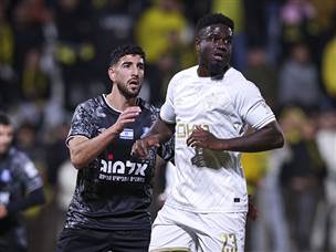 והתקשתה מול עכו בתחילת המשחק (צילום: מאור אלקסלסי)