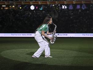 דרבי מוזיקלי. ירדן קליימן הסקסופוניסטית הבין לאומית (מאור אלקסלסי)