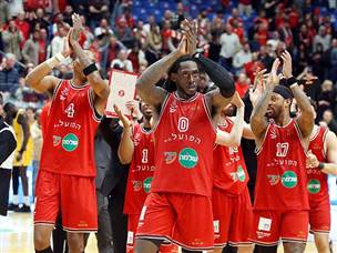 וחגג עם מוטלי ניצחון דרבי ראשון העונה (אלן שיבר)