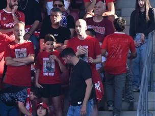 שגם נשאר לצפות במשחק מהיציע (ברני ארדוב)