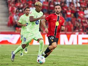 למרות היתרון המספרי, ברצלונה התקשתה לכבוש עוד אחד (Alex Caparros/Getty Images)