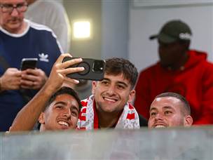 לויזו צפה מהיציע (לירון מולדובן)