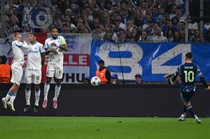 וגלוך קיבל הזדמנות בכדור חופשי (GETTY)