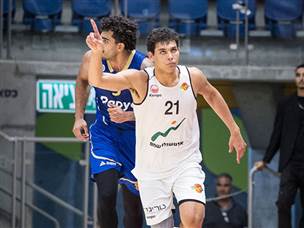 פתח רע, אך התאושש. אנג`ל (ספי מגריזו)