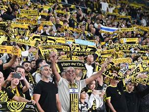 נתנחם במשחק שהגיע לסיומו (צילום: ברני ארדוב)