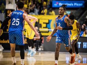 פלויד להט בחצי הראשון, אך קלע 2 בשני (עודד קרני)