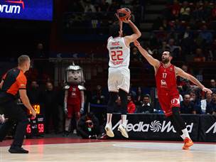 ובסך הכל חמישה אדומים קלעו בספרות כפולות (Euroleague Basketball via Getty)