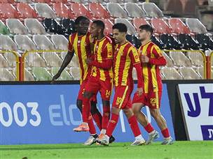 שער בכורה (לירון מולדובן)