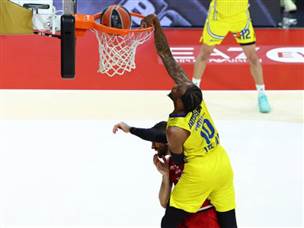 בריסט מתעופף. סיפק את אחד הדאנקים היפים של העונה ביורוליג (GETTY)