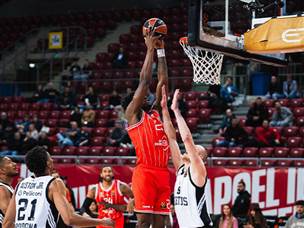 עם מחצית היסטורית: הפועל ת"א הביסה את וירטוס