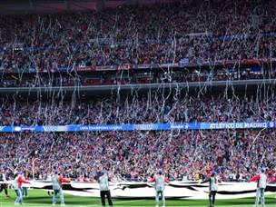 המשחק נפתח בתצוגת עידוד של אוהדי אתלטיקו (GETTY)