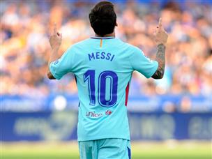 מעל כולם. ליונל מסי הכריע את המשחק עבור ברצלונה (getty)