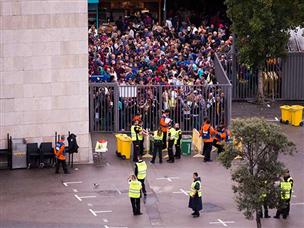 גם מחוץ לאיצטדיון לא היה שקט (getty)