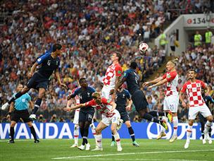 משום מקום, מנדז'וקיץ' כבש שער עצמי חסר מזל וסידר יתרון לצרפת (getty)