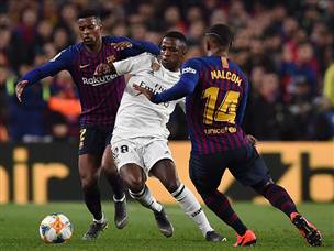 ויניסיוס עשה כאב ראש לקטאלונים ( Alex Caparros, Getty)