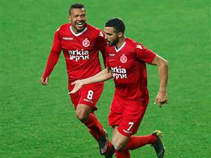 עאבד כבש את השני עם בעיטה חדה (אלן שיבר)