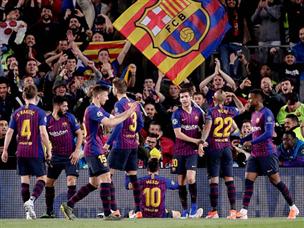 שחקני ברצלונה חוגגים (Getty)