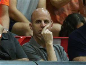 דני פרנקו, עזב את הפועל ת"א ובא לראות את המשחק בלב המושבה (אלן שיבר)