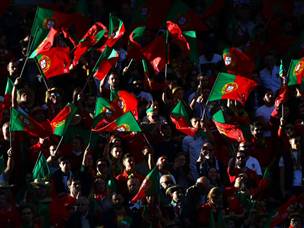 הקהל המקומי. נתן הצגה בפתיחה (Getty Images)