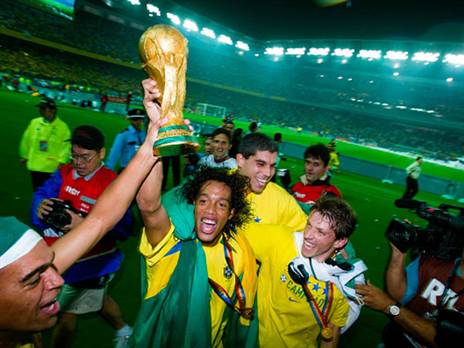 גם לו יש זכייה משולשת. רונאלדיניו