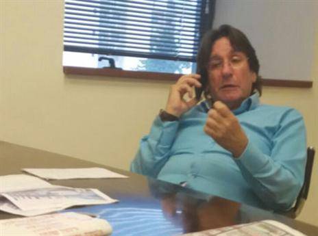 אליהו אליהו. הציג עצמו כאיש עסקים