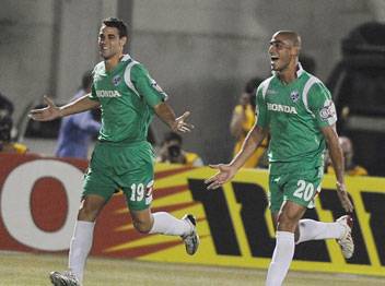 קטן מכריע את האליפות