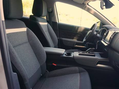 מושבי הבד נהדרים. תמיכה מצוינת מחד ורכות מהצד השני