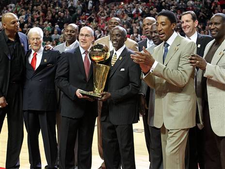 הופסון וג'ורדן באיחוד של קבוצת האליפות הראשונה של שיקאגו (Getty)