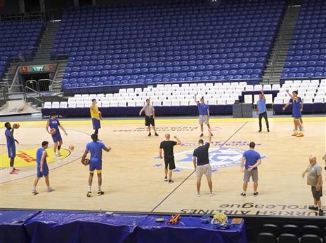 שומרים על מרחק ביטחון (צילום מסך)