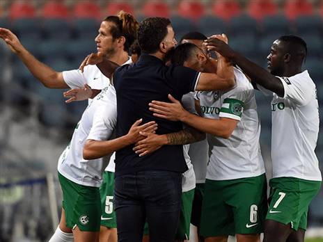 "צופה להם עתיד גדול". השחקנים עשו כבוד לבלבול במשחק הפרידה (ברני ארדוב)