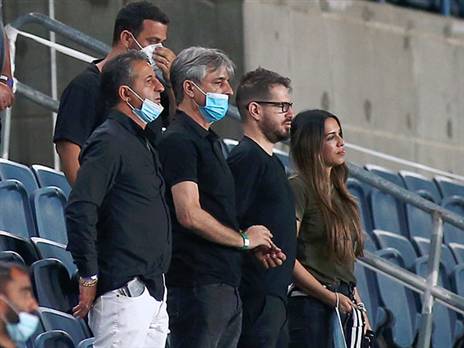 "מי שיילך, יעזוב למקומות טובים". חוגג וההנהלה (צילום: אלן שיבר)