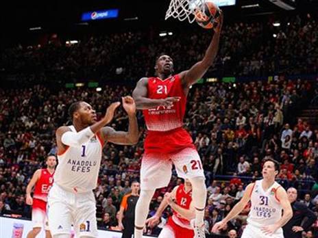 סנדרס הרשים גם במדיה של מילאנו (GETTY)