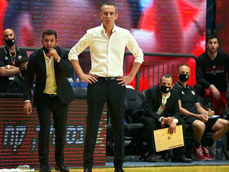 רגעי ההכרעה מתקרבים. קטש (אלן שיבר)