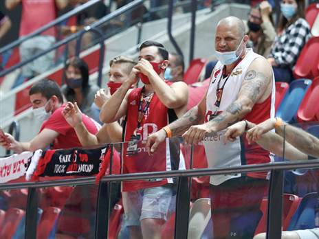 אוהדי הפועל. בכל זאת ישחקו בשתי מסגרות? (אלן שיבר)