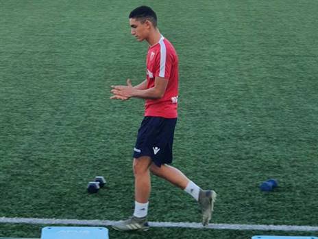 גלר במדי הכוכב האדום. ליגיונר נוסף בדרך?