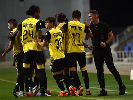 אטפלד כעס על היכולת במחצית הראשונה (ברני ארדוב)