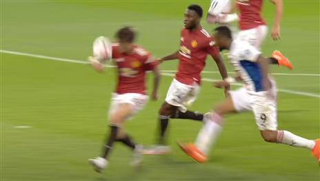 הנגיעה הלא מכוונת של לינדלוף, שנשרקה לפנדל (יוטיוב)