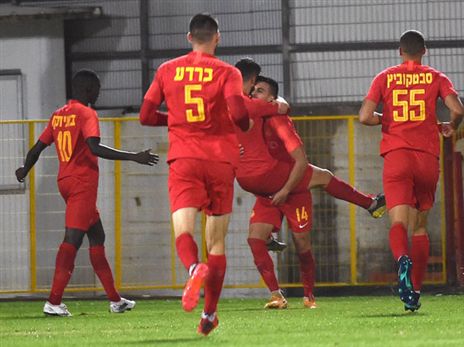 דוד חגג עם חבריו. (צילום: ברני ארדוב)