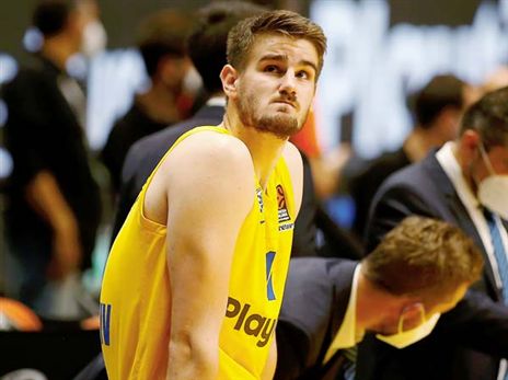 הפנים של בנדר אומרות הכל (אלן שיבר)