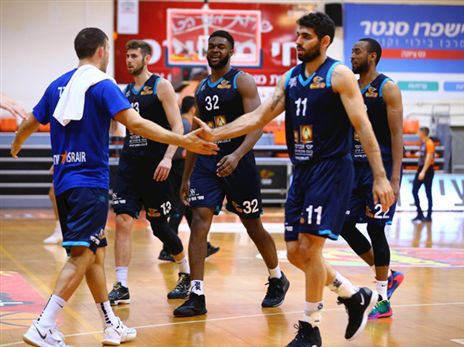 אילת נהנית מכל רגע (מנהלת הליגה)