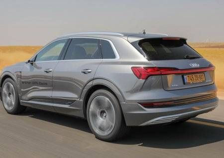 אאודי אי-טרון חשמלי (צילום: רונן טופלברג)