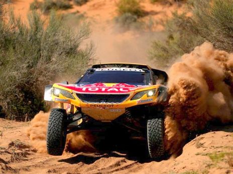 סטפן פטרהנסל בפיג'ו 3008 דקאר במסגרת המירוץ בשנת 2018 (Getty)