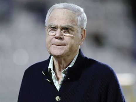 ברקת הגיבה לאמירה שלו. שחר (אלן שיבר)