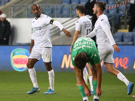 זו שנשארת וזו שיורדת (אודי ציטיאט)