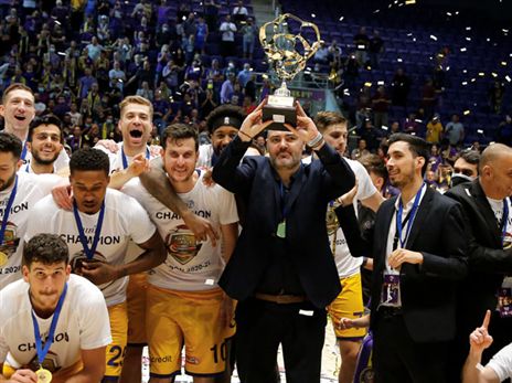 דדאס, חגג תואר ראשון עם חולון (אלן שיבר)