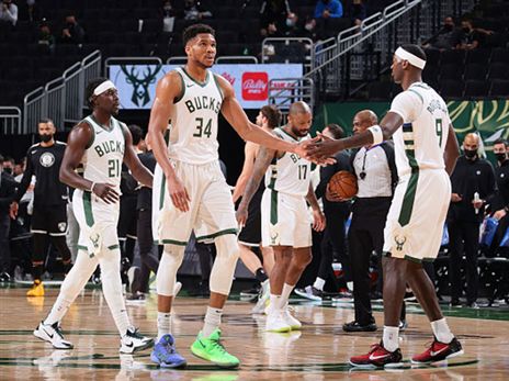 אנטטקומפו. מקום שלישי במזרח (GETTY)